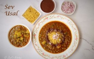 Sev Usal Recipe | Famous Gujarati Street Food Sev Usal Recipe | Dried Green Peas Curry Recipe